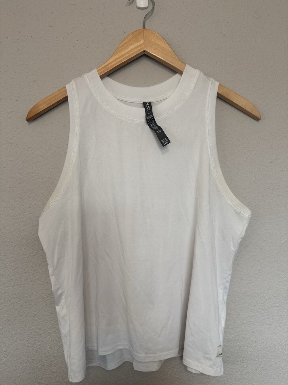 Vuori Energy Crop Tank White Top Women's Size M